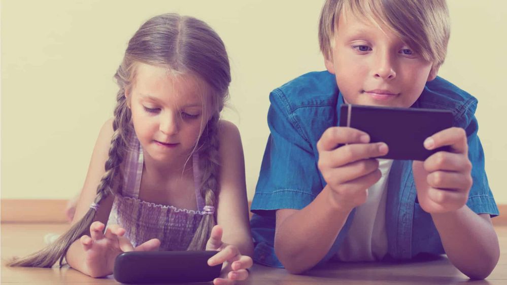 Kids on phones.jpg